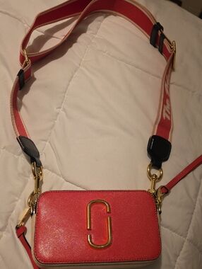 Marc Jacobs Women's Pink Crossbody Camera Bag with Gold Hardware